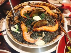 传统西班牙墨鱼汁海鲜饭-BROWNSTONE布朗石西班牙餐厅(深圳湾店)