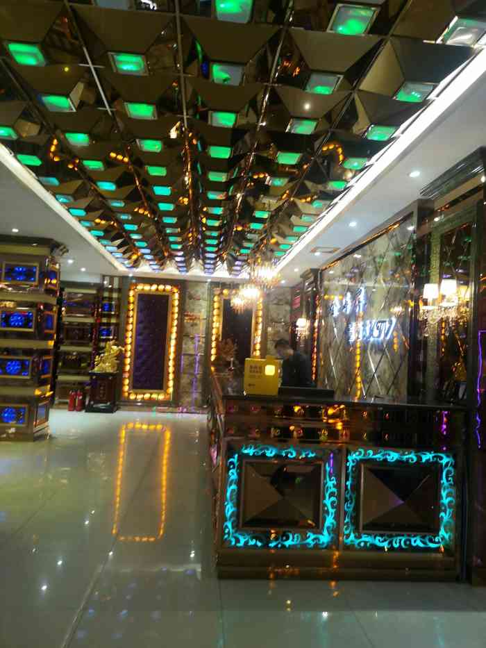 金海岸ktv(巨力东路店)-"隔音太差了,从隔壁路上都能听到对面ktv.