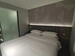 -柏曼酒店(广州长隆旅游度假区汉溪长隆地铁站店)