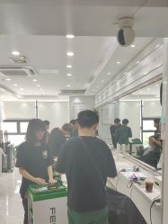 -镁连社·美联社