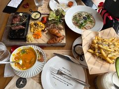 -Mark&Mars Restaurant