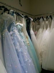 -觅白婚纱礼服馆