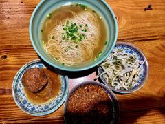 咸蛋黄狮子头-老外婆本帮面(塔城路店)