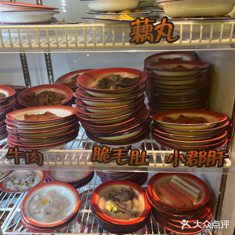 万物皆可烫！大盘子是他们家特色！一盘满满成都味道