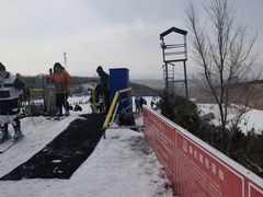 -采薇庄园四季滑雪场