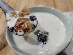 椰汁桃胶黑糯米-堂屋糖水店(愚园店)