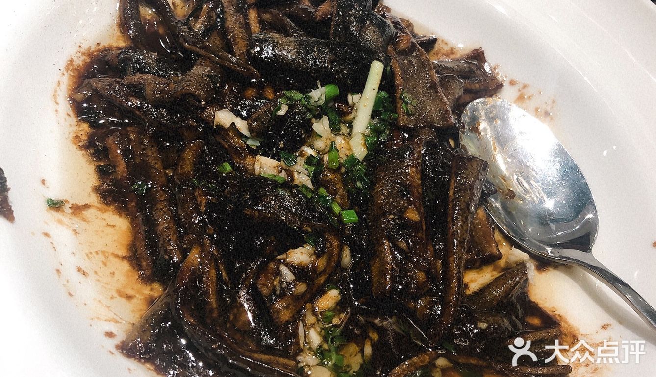 家门口的饭店～主打的是本帮菜