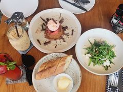 -ROAST coffee & eatery