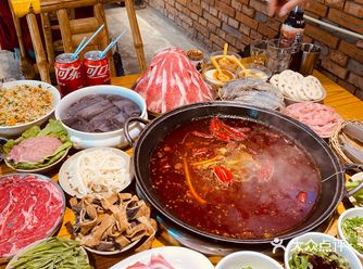 和朋友相聚在五里关火锅（魁星楼店）  环境：