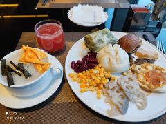 -大中华希尔顿酒店-念自助餐·嗨啤·小龙虾