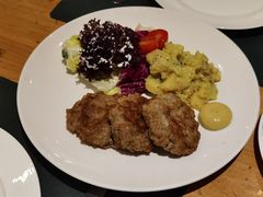 德式小肉饼配土豆沙拉-兰特伯爵西餐厅·啤酒屋(方庄店)