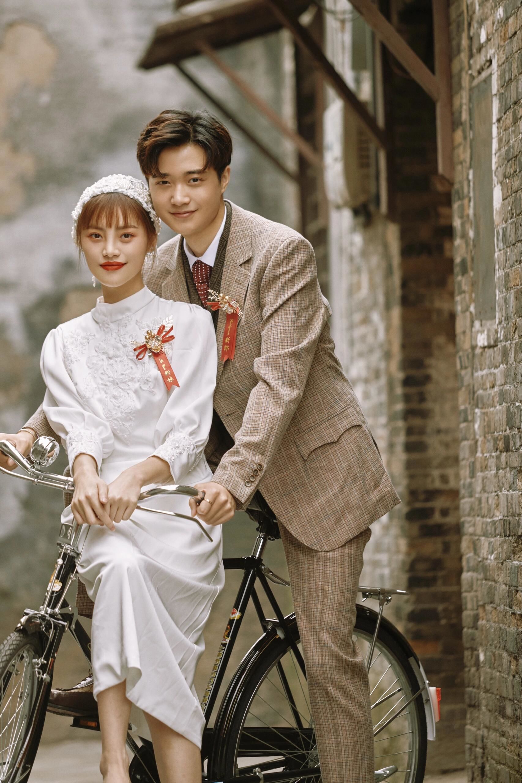 大街小巷的复古婚纱照📷.80年代的街巷浪漫