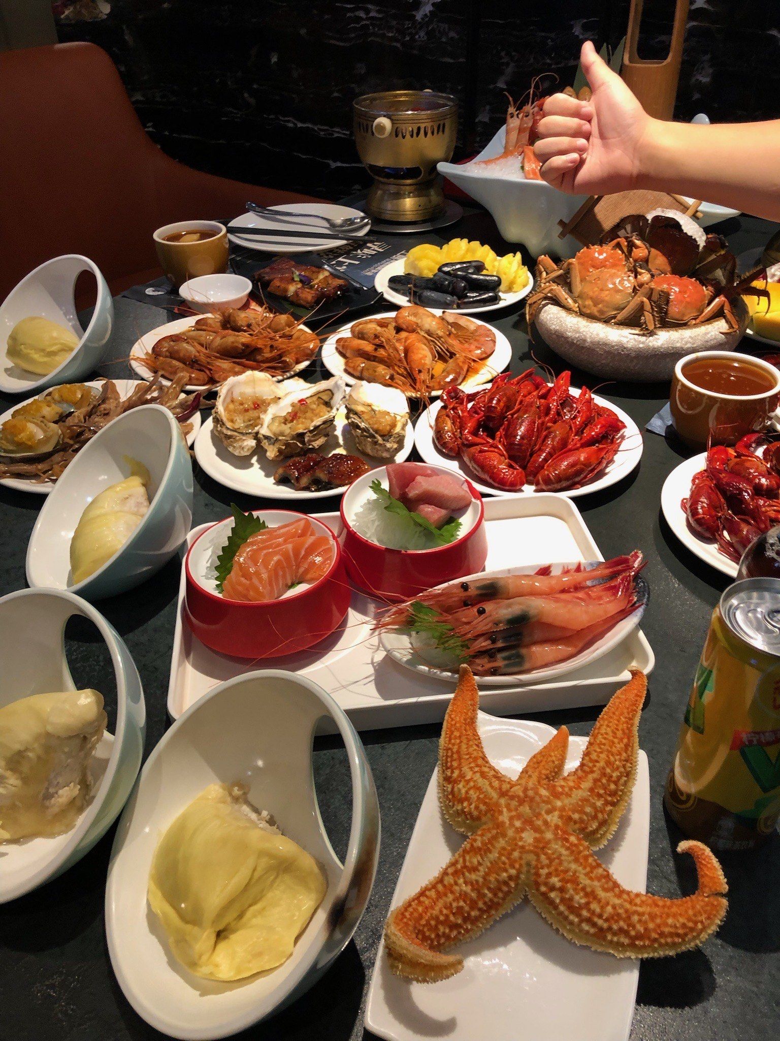 真不愧武汉面积zui大的自助海鲜餐厅
果然不到海边,就能吃遍海鲜
