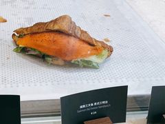 意式冷熏三文鱼三明治可颂-Chrisbakery&Cafe克莉丝烘焙咖啡馆(万科店)
