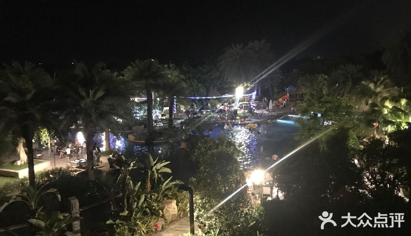可以带孩子去海边玩沙子。酒店里的自助餐我觉得一般