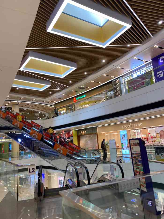 领展购物广场·广州-"西城都荟最差是停车场出入口,无管理无秩序.