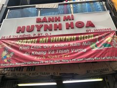 -Bánh Mì Huynh Hoa