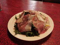 芝麻菜沙拉配风干火腿-羽深肉铺 Steak & Wine