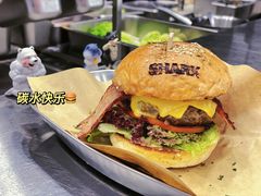美式经典牛肉汉堡-shark burger·鲨鱼汉堡(交子大道店)
