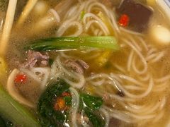 -邱芳粉店(迎宾大道旗舰店)