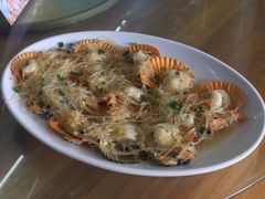 蒜蓉粉丝蒸扇贝-明记海鲜大排档(巽寮湾店)
