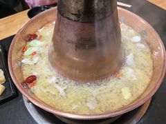 -果松木炭酸菜铜火锅·外婆参鸡汤