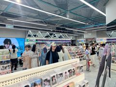 -Love Star追星馆(上海静安大悦城店)