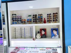 -提一眼镜·蔡司·依视路(小寨店)