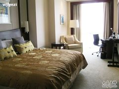 房间的床很柔软-苏州香格里拉大酒店