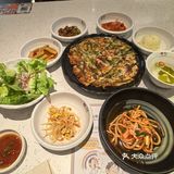 海鲜葱饼，很好吃哦！[色][色]