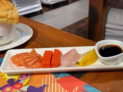 三文鱼刺身-四海一家自助餐(益田假日广场店)