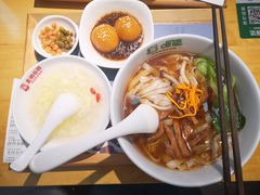-呷佬·长沙手工米粉(金沙江路店)