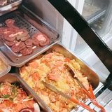 他们的烤肉口味特别地正宗，肉都鲜嫩多汁，简直停不下来