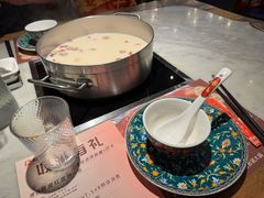 -尚尚仙·酸汤猪手·猪肚鸡火锅(华联万柳购物中心店)