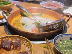 -洱火云南酸菜牛肉火锅(石景山当代商城店)