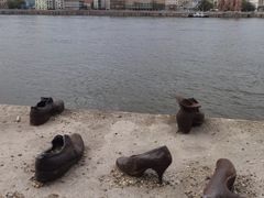 -多瑙河畔鞋履雕塑