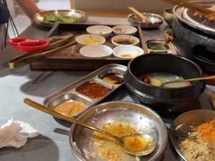 -围炉肉舍•炭烤活鳗•丹东海鲜烤肉(步行街店)