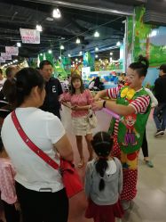 -维佳童话镇演出现场(徐东店)