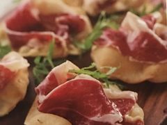西班牙伊比利亚黑毛橡果火腿-LENBACH兰巴赫西餐啤酒坊(大连东港店)