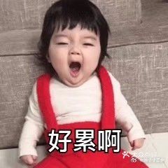 会哄小姑娘，会说俏皮话。他真的不像普通男生那样
