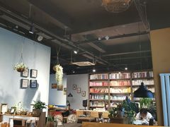 -房角石咖啡与书(吉大南校店)