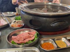 -围炉肉舍•炭烤活鳗•丹东海鲜烤肉(步行街店)