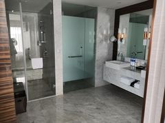 -上海虹桥西郊假日酒店