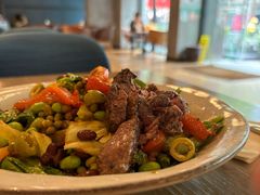 煎牛肉配时蔬风味色拉-Wagas沃歌斯(大学路店)