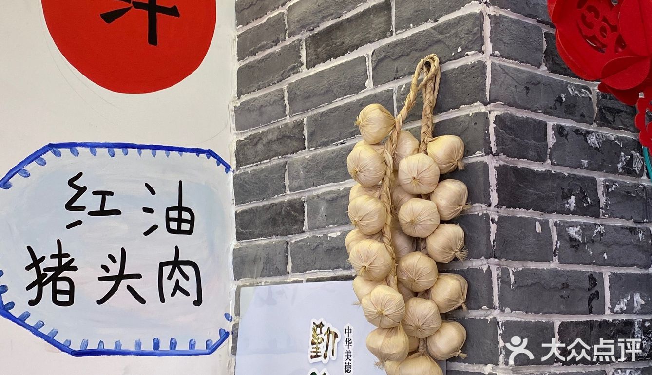 挺好找店里有7~8张桌子，干干净净的