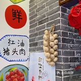 挺好找店里有7~8张桌子，干干净净的