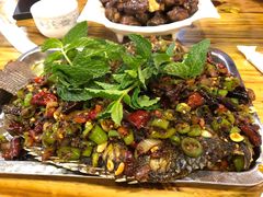 -小锅巴纳西餐厅