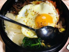 石锅五花肉拌饭-唛嘻哒烤串朝鲜族风味(金桥店)