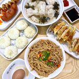 杭州美食｜蛮不讲理的香脆！一口爆汁的鲜肉锅贴