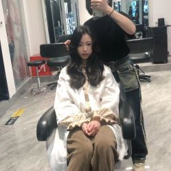 -BULB STUDIO 巴柏明星发型工作室